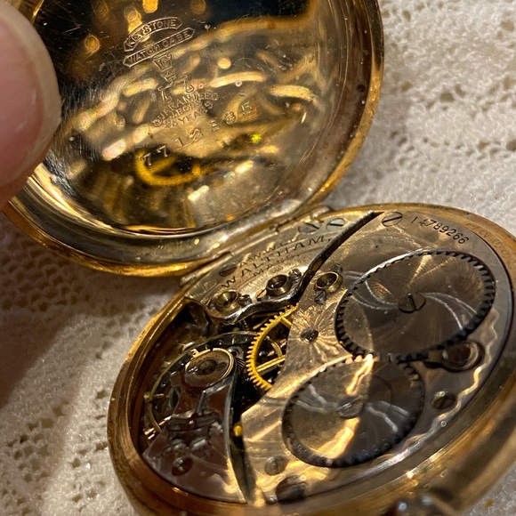 Ladies WALTHAM gold filled pocket watch - Picture 4 of 4